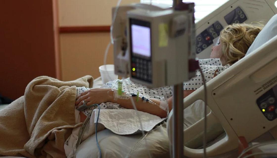 84-летняя женщина с коронавирусом умерла в Казахстане