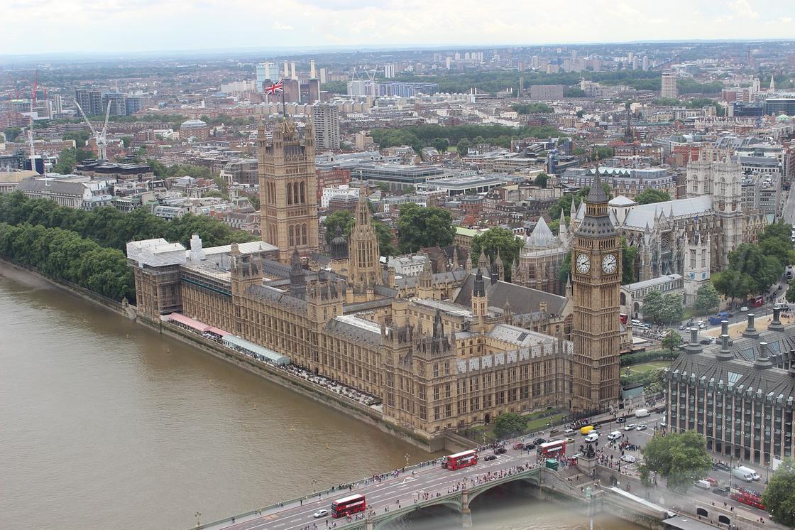 В центре Лондона ввели комендантский час из-за беспорядков