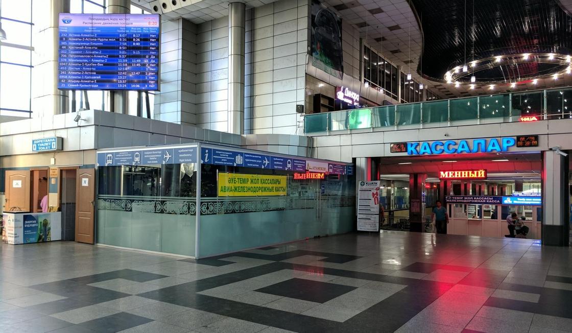 Незаконных посредников, продающих дорогие билеты, выявили на ж/д вокзалах Казахстана