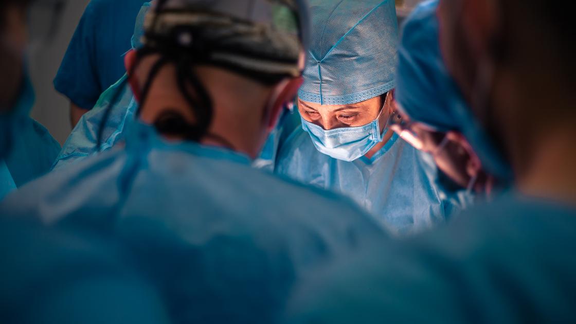 12 сложнейших ортопедических операций провел профессор из Израиля