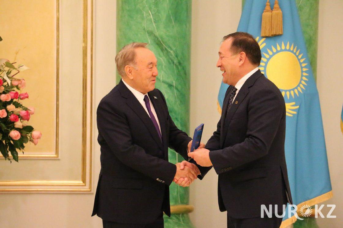Досаев, Биртанов и Мырзахметов: Каких министров и акимов наградил Назарбаев к 16-му декабря