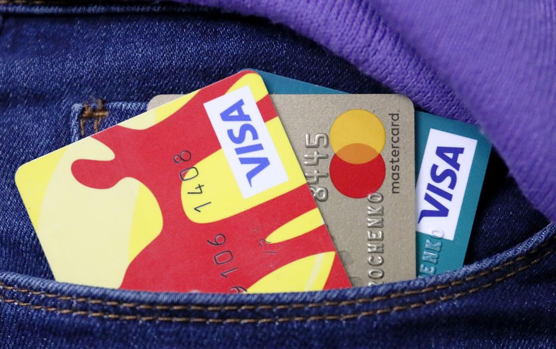 Как пользоваться кредитной картой и не платить комиссию за обслуживание