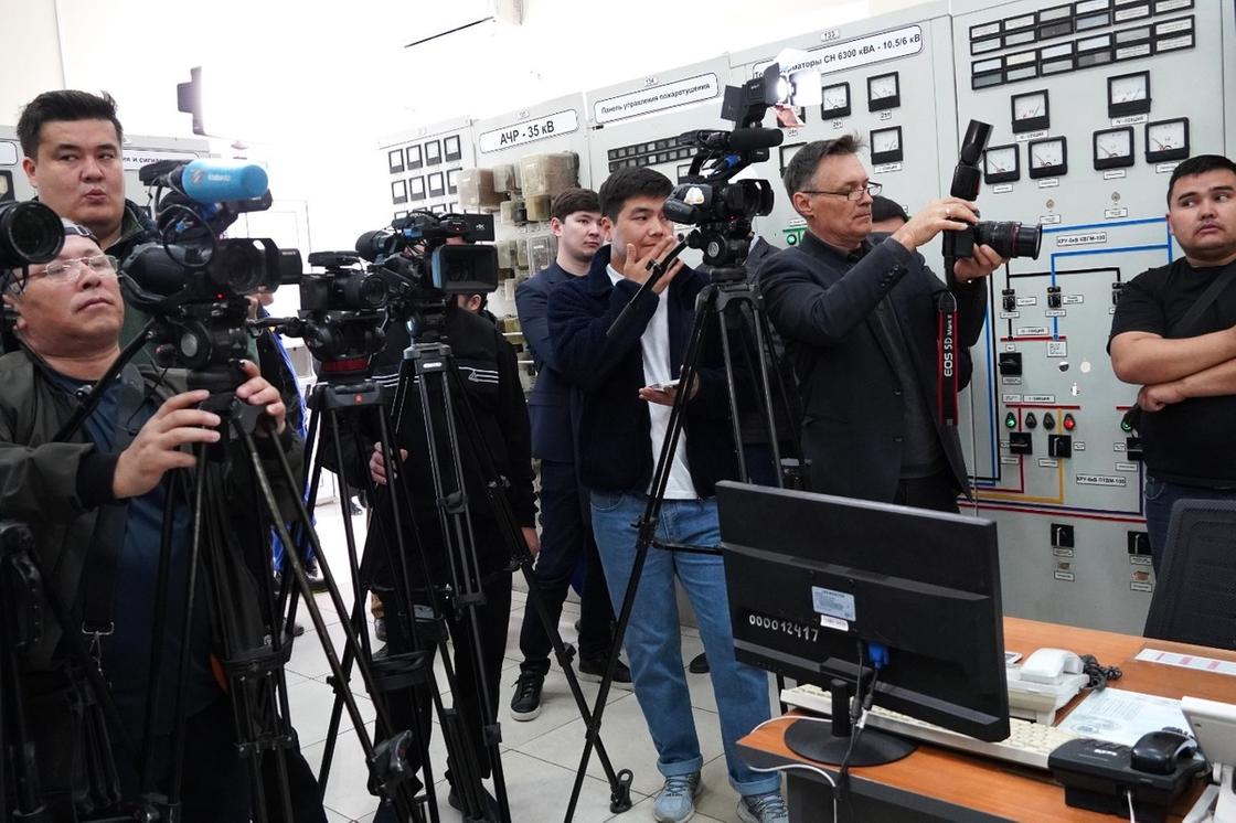 Репортеры на теплоэлектроцентрали города Уральск Репортеры на теплоэлектроцентрали города Уральск