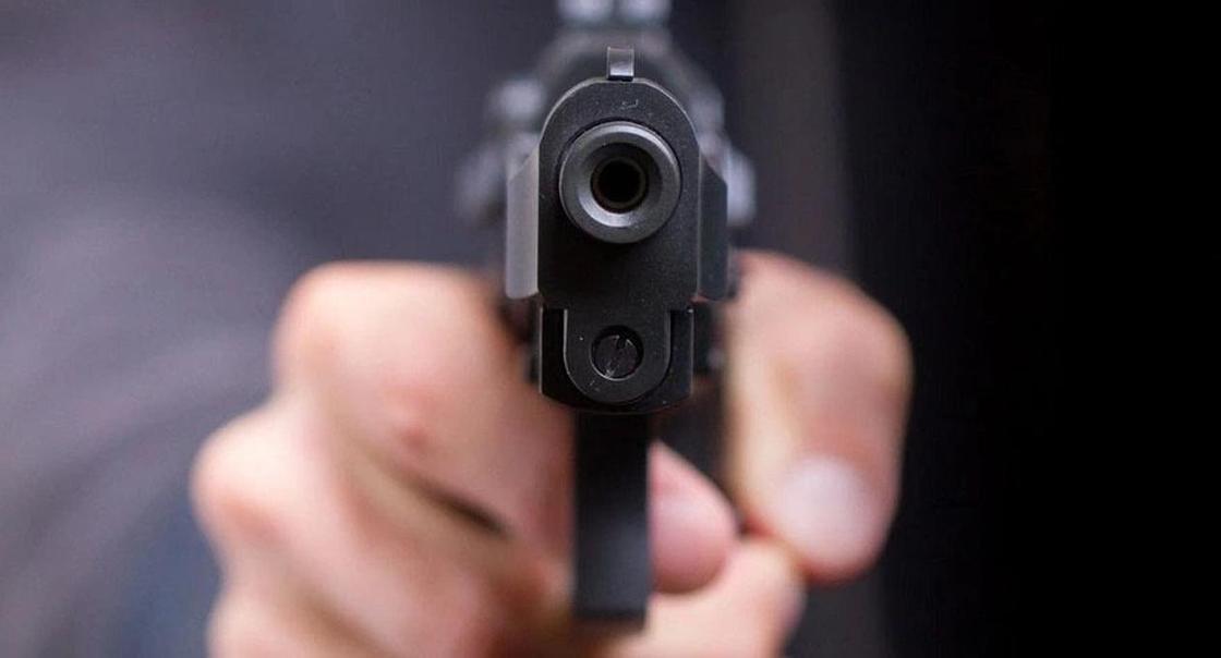 Чиновник стрелял по рабочим акимата: мужчина предстал перед судом в Караганде