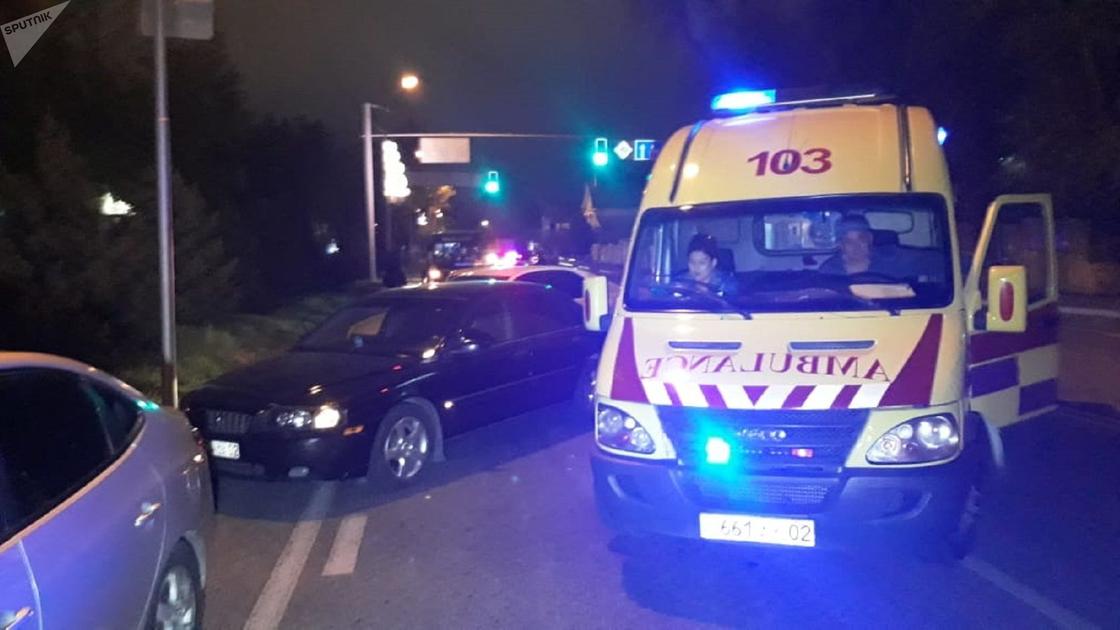 Два пешехода погибли под колесами автобуса в Алматы (фото) Два пешехода погибли под колесами автобуса в Алматы (фото)