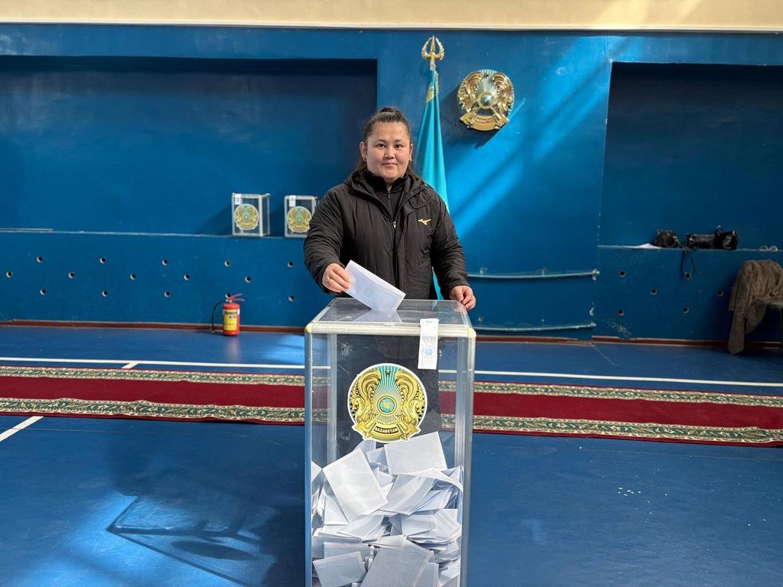 Спортсмены на избирательном участке