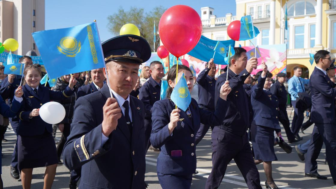 Свыше 50 тысяч человек приняли участие в Первомайском шествии в Уральске