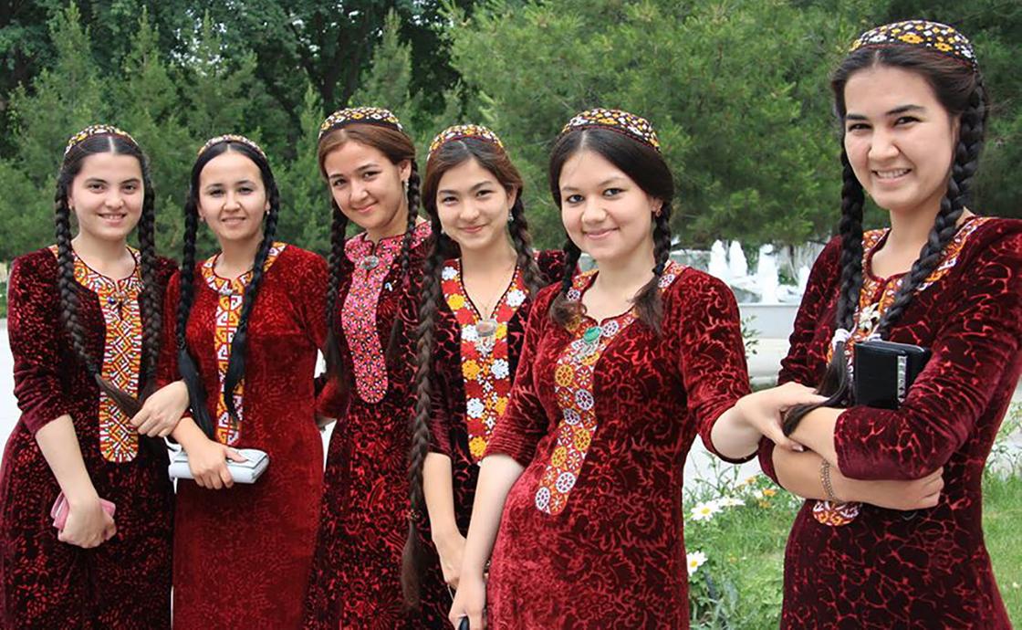 Все женщины в Туркменистане получат по 1135 тенге от президента на грядущее 8 марта