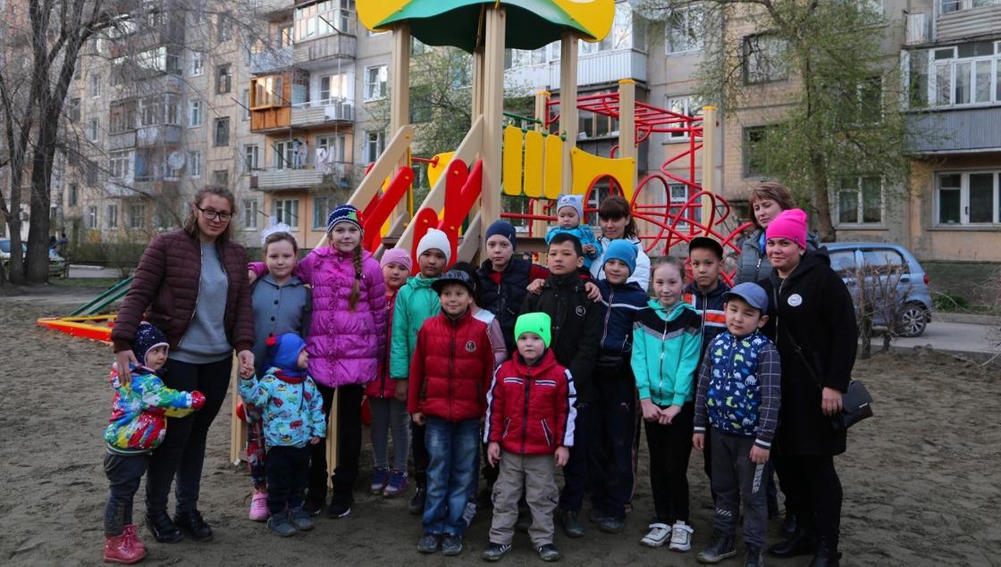 Мальчику из видеообращения к акиму Усть-Каменогорска про "ужасный двор" сделали площадку (фото)