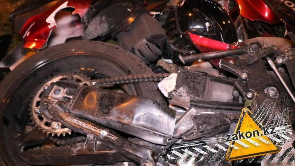 Мотоцикл разорвало на части в Алматы: погиб водитель (фото)