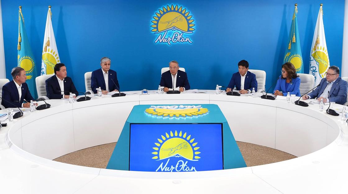 Назарбаев объявил о расширенном заседании политсовета Nur Otan