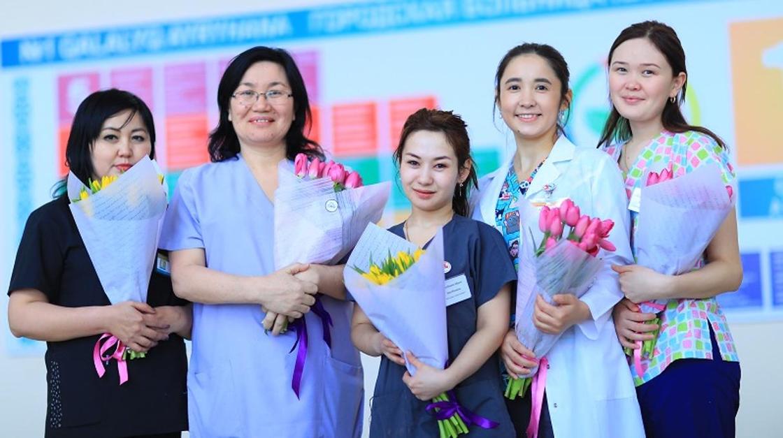 «Неожиданно, но так приятно»: нуротановцы сделали сюрприз врачам и медсестрам