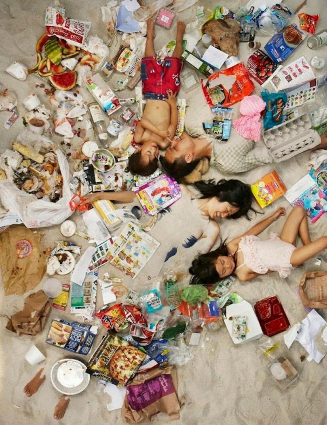 Шокирующие фото: сколько мусора остается после человека за 7 дней