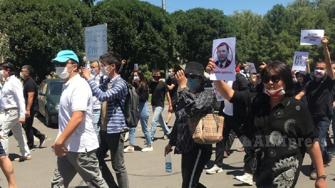 Митинг за свободу слова начался в Кыргызстане (видео) Митинг за свободу слова начался в Кыргызстане (видео)