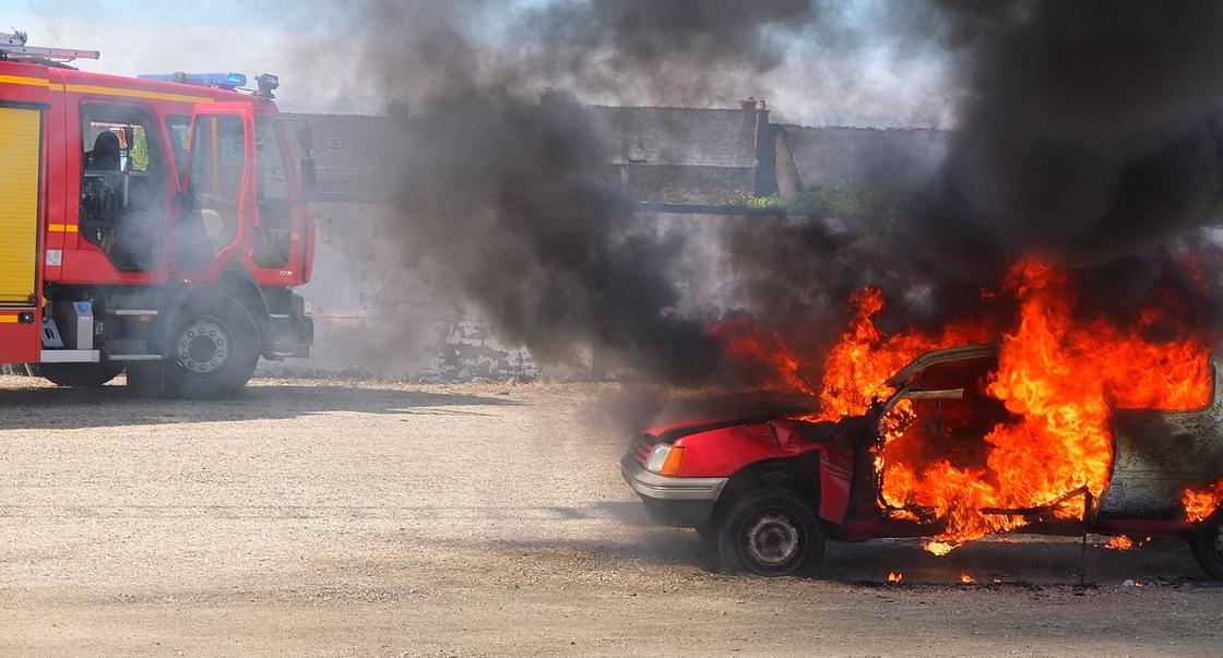 Автолюбитель сжег свою машину, чтобы не лишиться прав