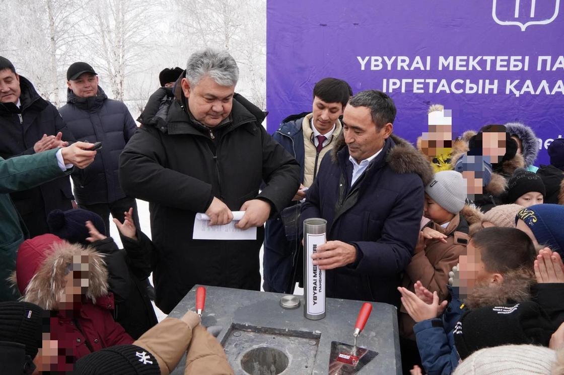 Ермек Кошербаев закладывает капсулу времени