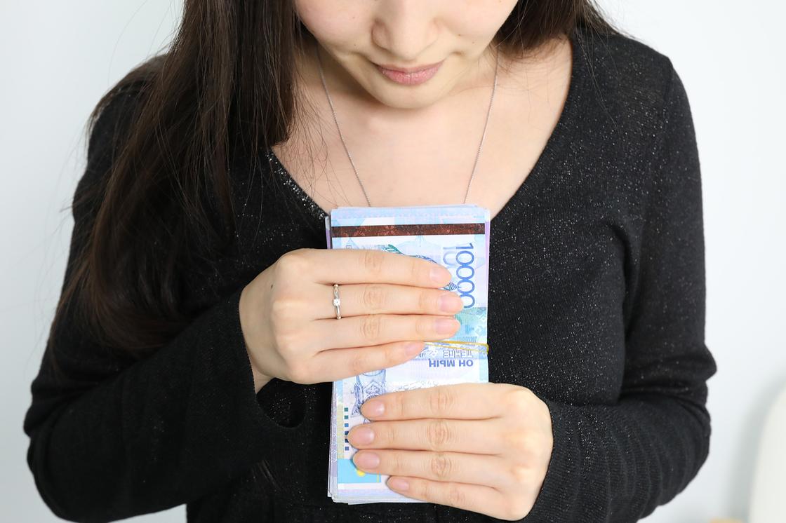 "Нужны только деньги": казахстанка устала содержать родственников мужа
