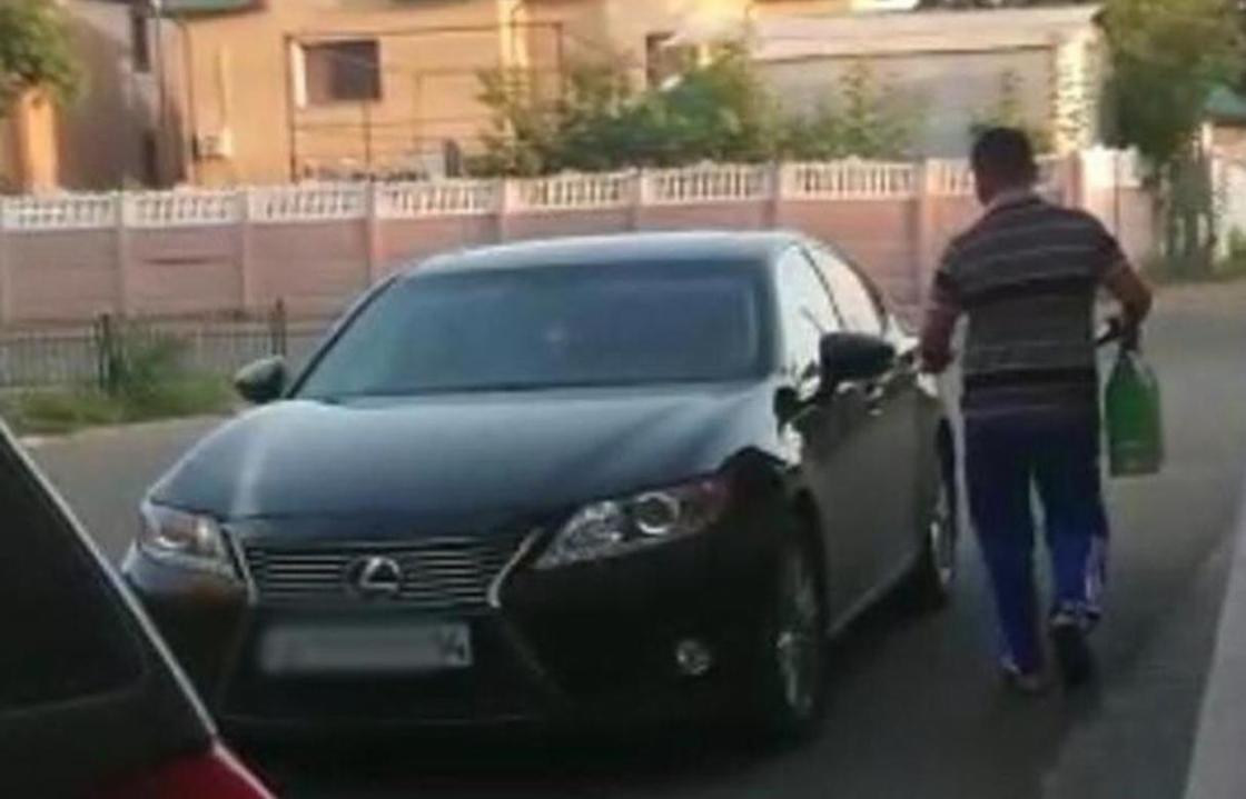 "Малоимущий" приехал за соцпомощью на Lexus в Павлодаре