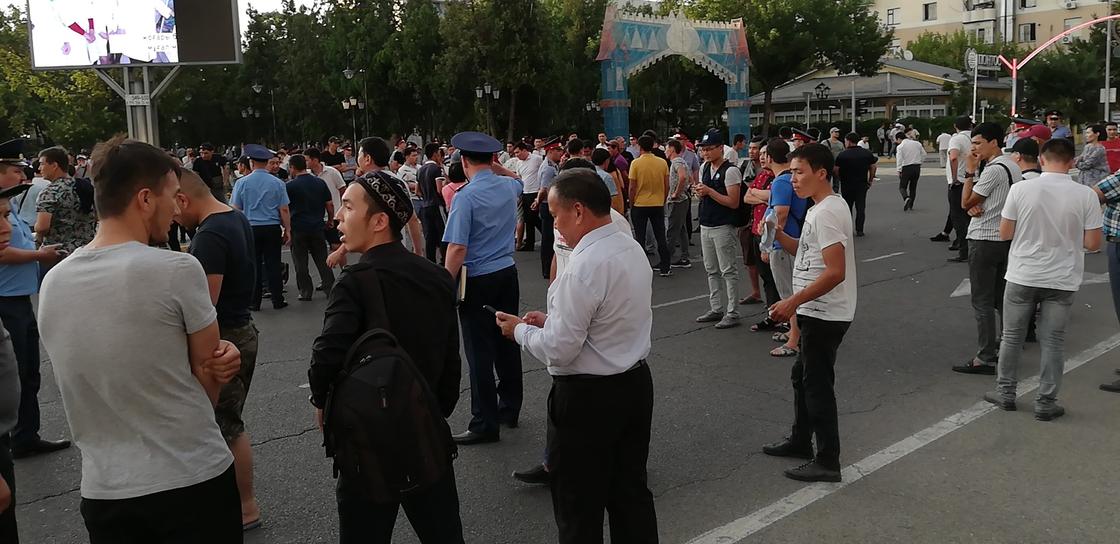 "Нам не нужна помощь от Шымкента": митингующие выдвинули новые требования