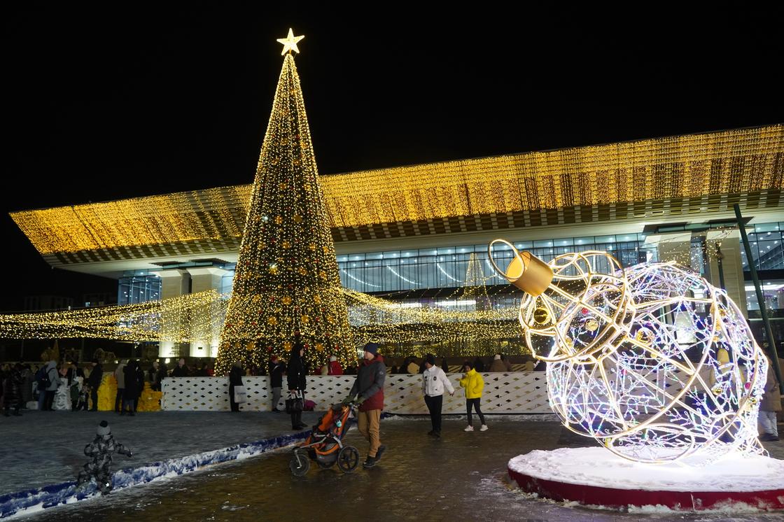 Новогодние украшения в Алматы
