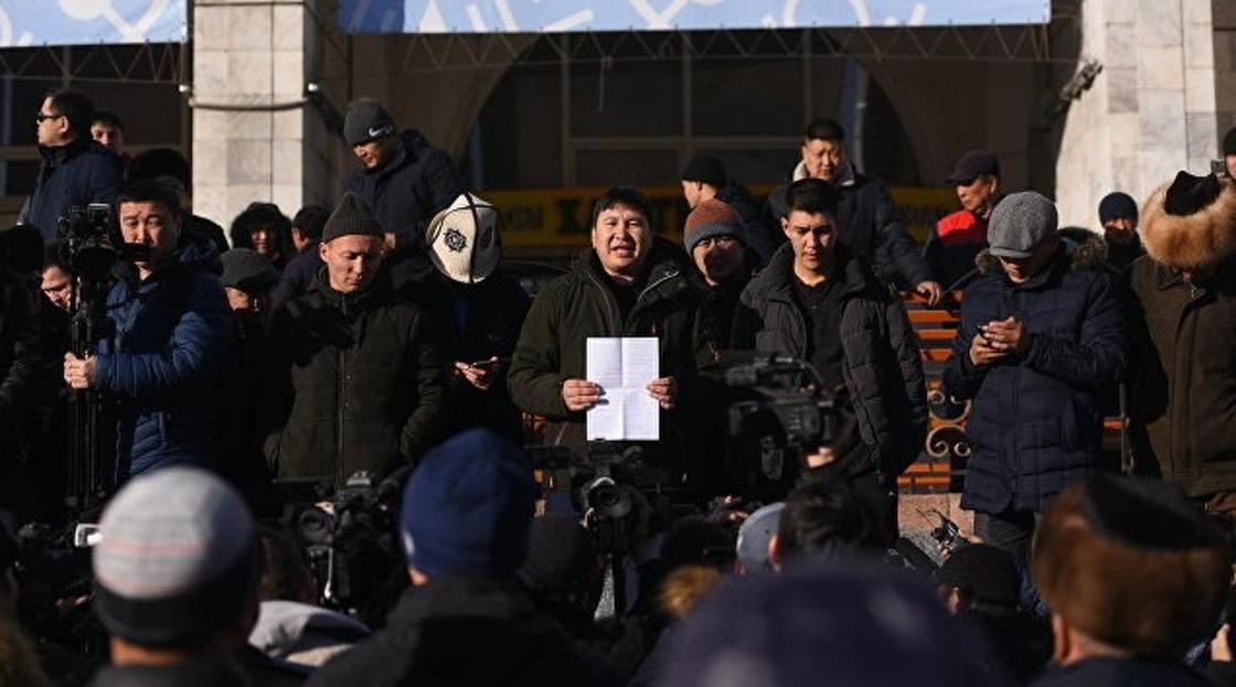 Жители Бишкека митингуют против китайской экспансии (фото)