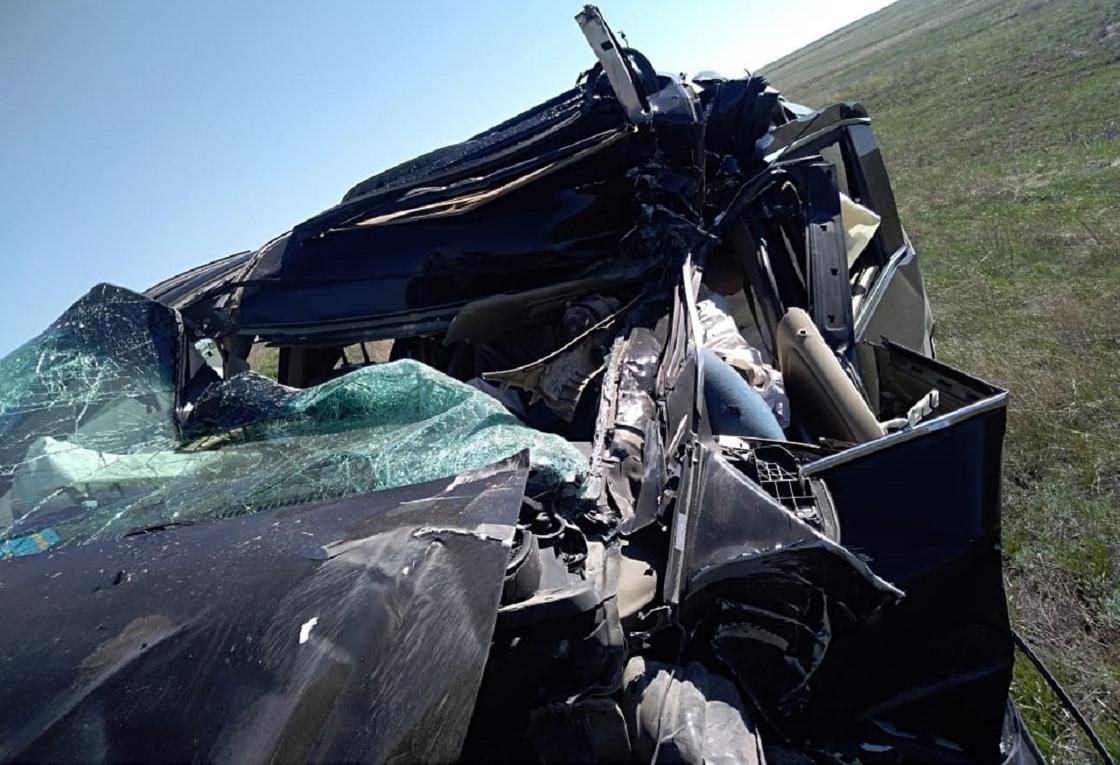 Авто с армянскими номерами столкнулось с КамАЗом в Костанайской области: есть жертвы