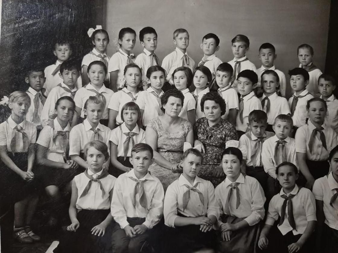Каким был Токаев в школьные годы (фото)