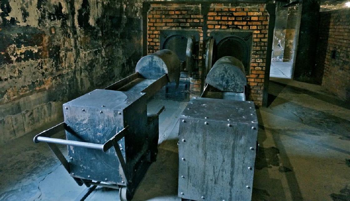 В одной из печей Освенцима нашли спрятанные узниками предметы