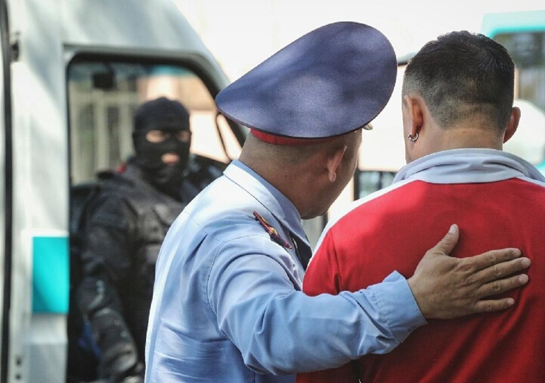 "Забирают из дома": в МВД ответили на обвинения активистов