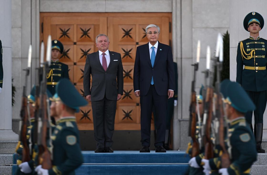 Балапан порносындағы түкті шабдалы