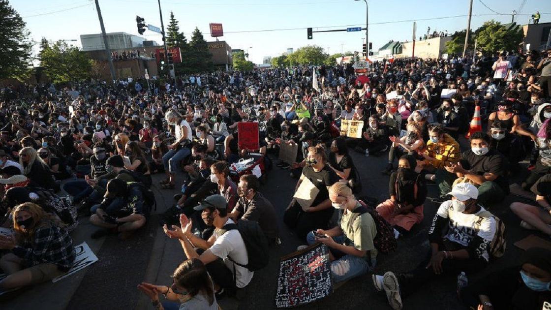 Комендантский час и акции протеста: что происходит в городах США