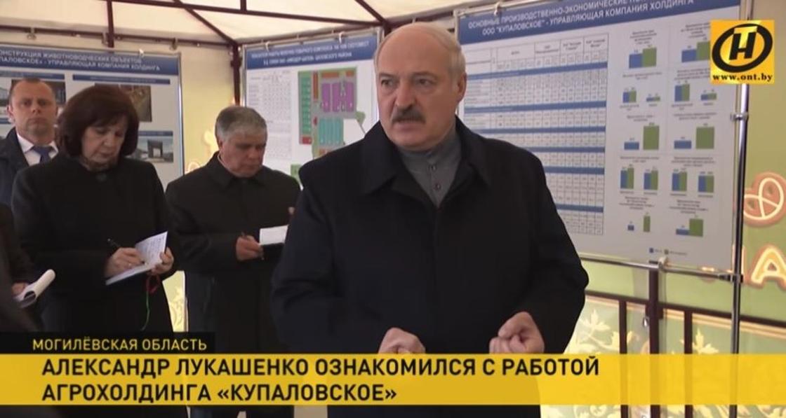 "Всех под нож": Лукашенко жестко поговорил с чиновниками и лишил их должностей (видео) "Всех под нож": Лукашенко жестко поговорил с чиновниками и лишил их должностей (видео)