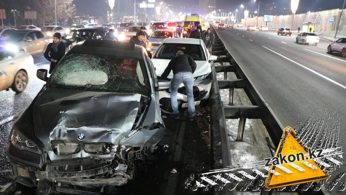 Массовое ДТП с участием шести авто произошло на Аль-Фараби в Алматы (фото)