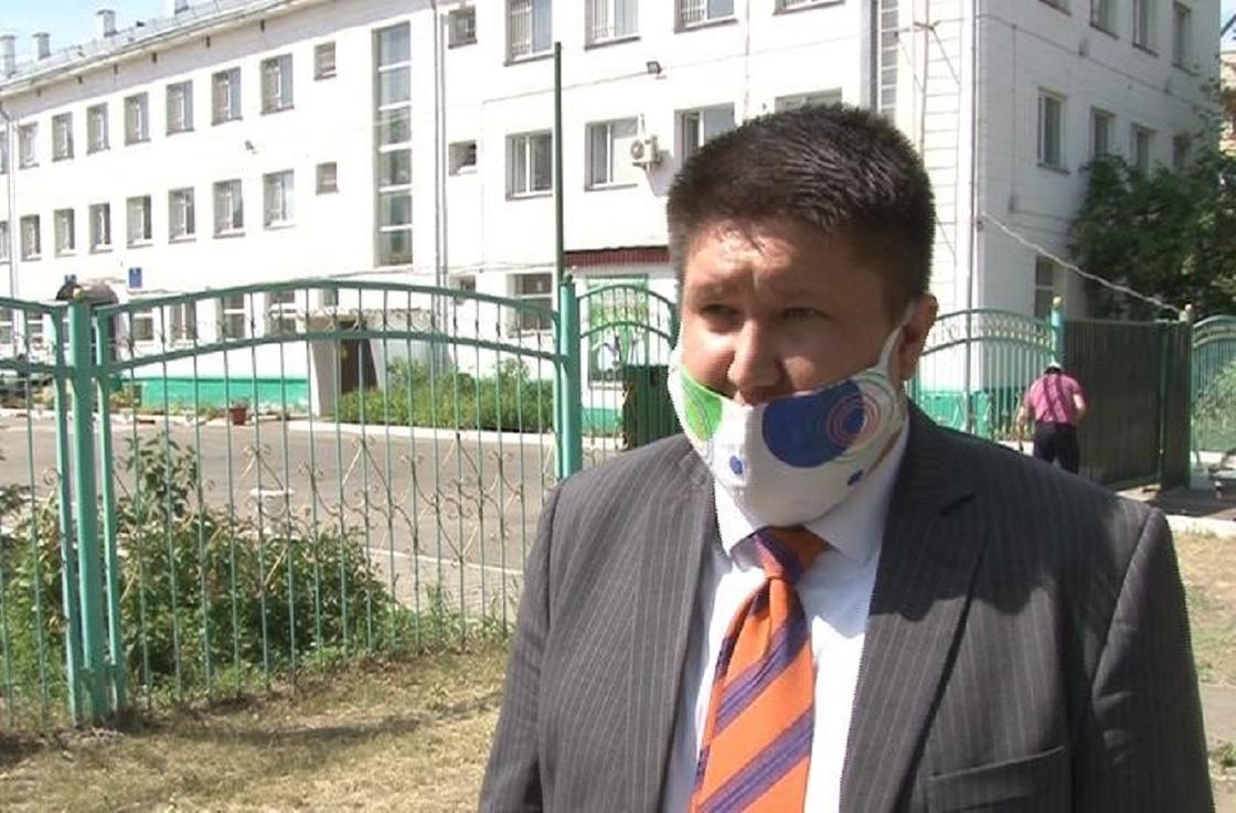 Директор центра, "смотревший за душевыми девочек из кабинета", высказался в Павлодаре