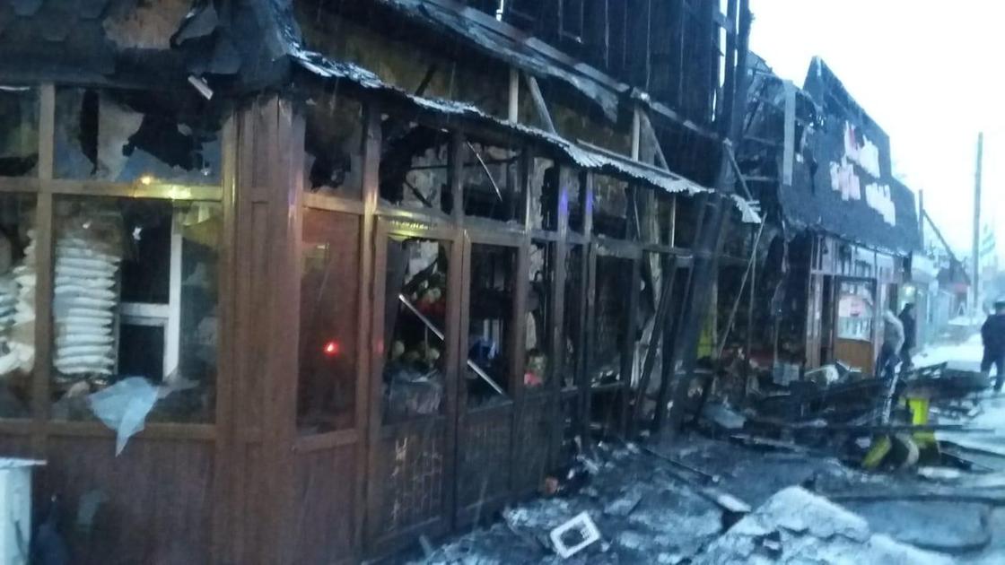 Магазин сгорел в Алматинской области (фото)