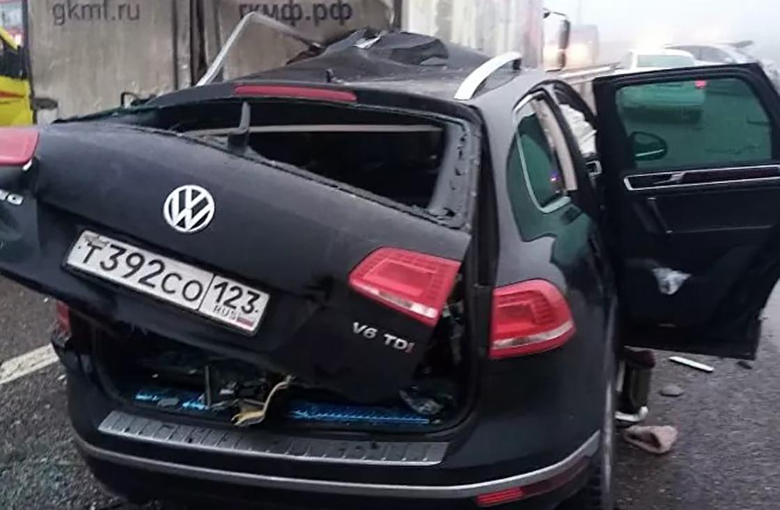 Один человек погиб и пятеро пострадали в массовом ДТП с 20 автомашинами в России (фото, видео) Один человек погиб и пятеро пострадали в массовом ДТП с 20 автомашинами в России (фото, видео)