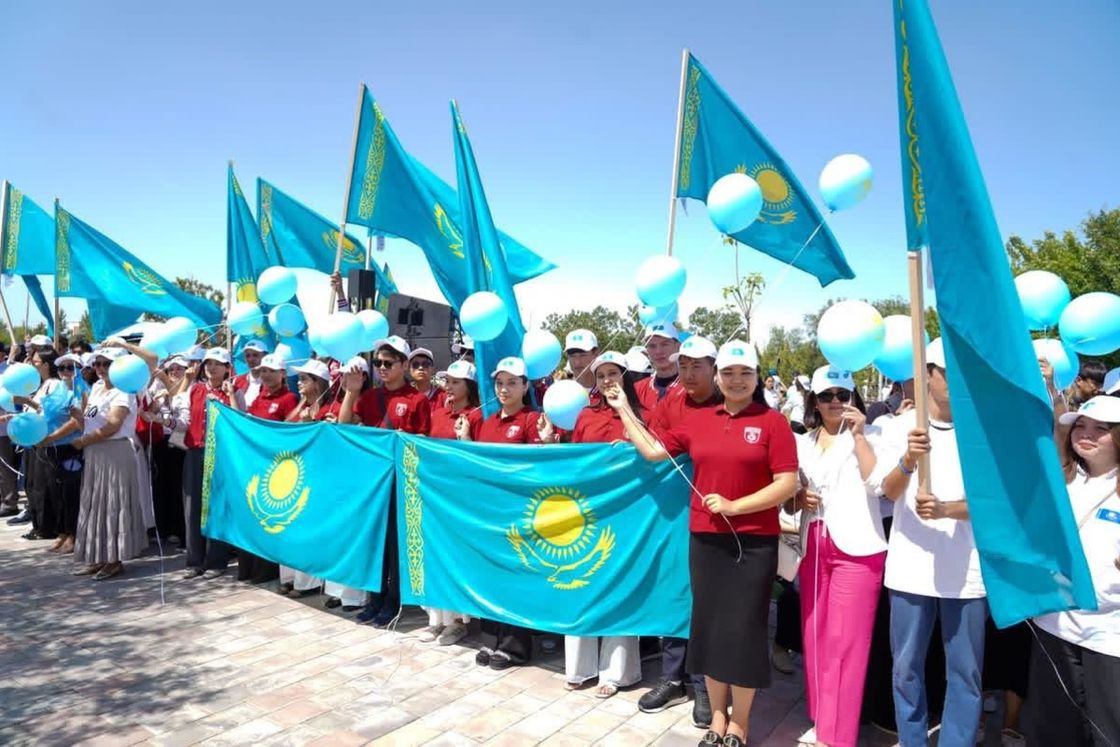 Церемония поднятия государственного флага