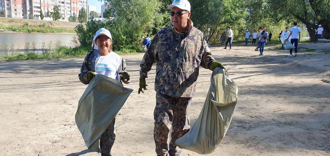 Булат Бакауов с семьей принял участие в экологической акции