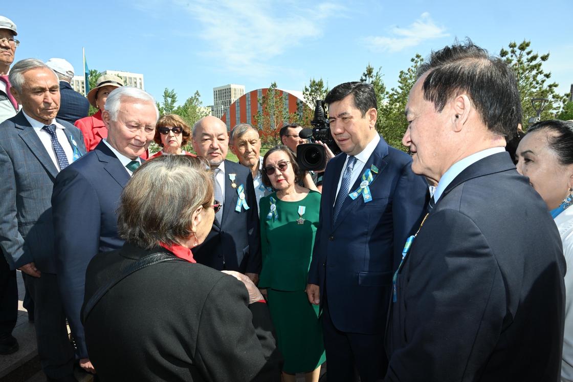 Возложение цветов Возложение цветов