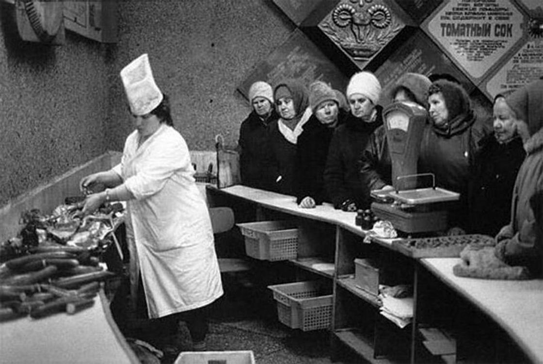Фотоэкскурс по советским магазинам и рынкам