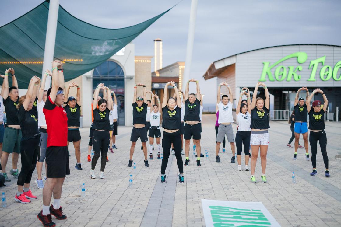 Nike Sunrise Run бегуны навстречу солнцу