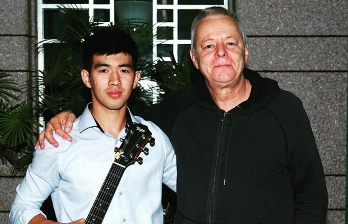 Казахстанский гитарист рассказал, как покоряет шоу-бизнес в Китае