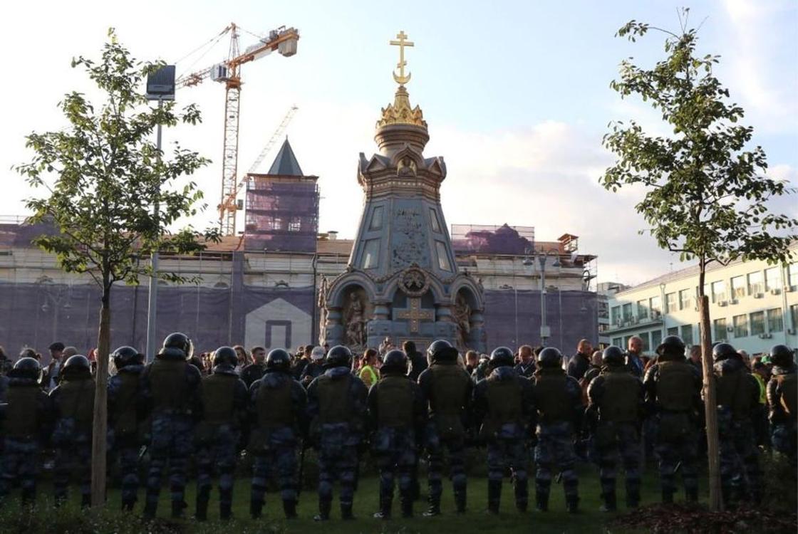 "Мы опять здесь": как в Москве прошел крупнейший митинг с 2011 года