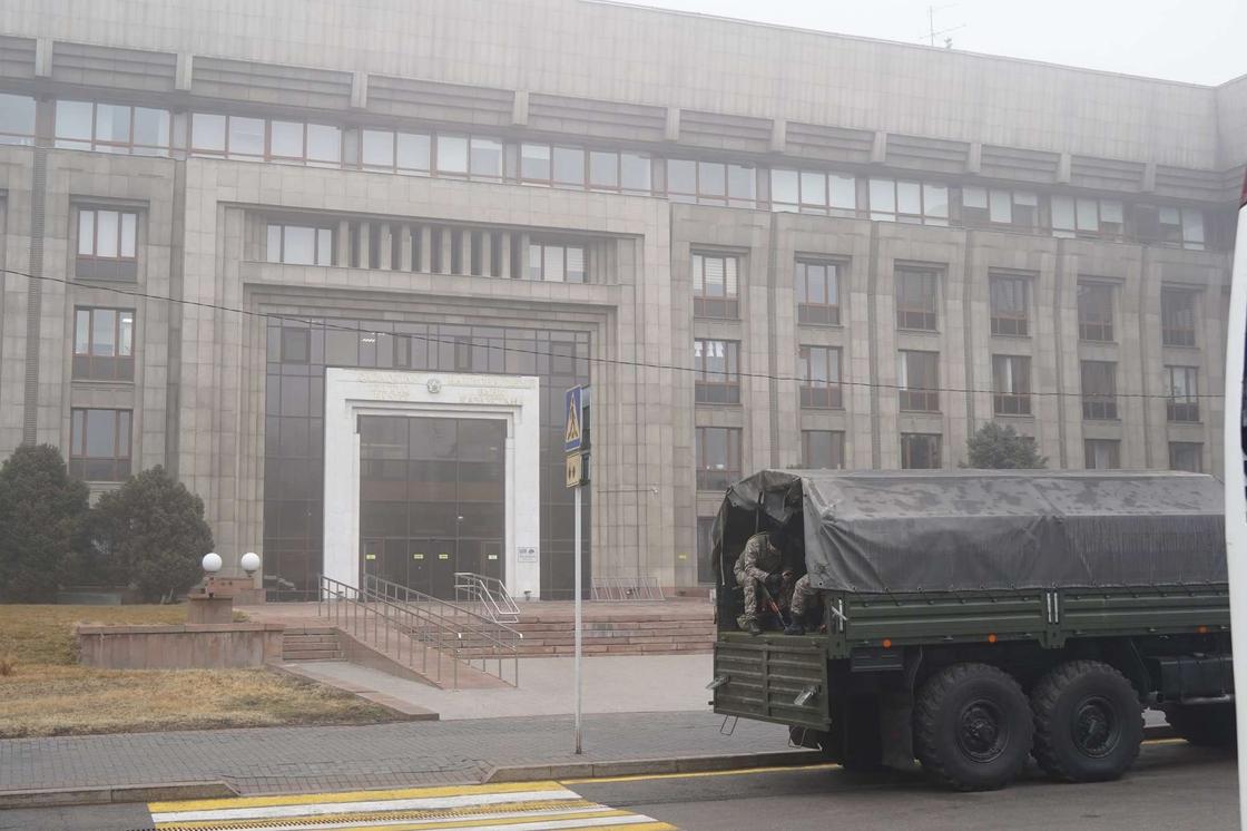 Военный грузовик в Алматы