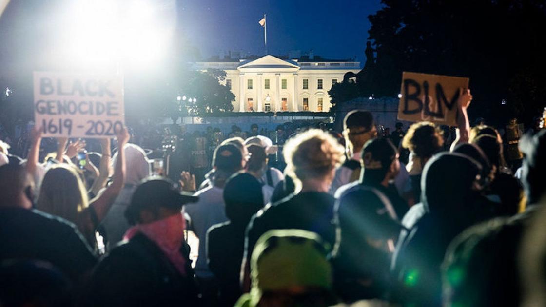 Вашингтондағы наразылық білдірушілер Дональд Трамптың отставкаға кетуін талап етті Вашингтондағы наразылық білдірушілер Дональд Трамптың отставкаға кетуін талап етті