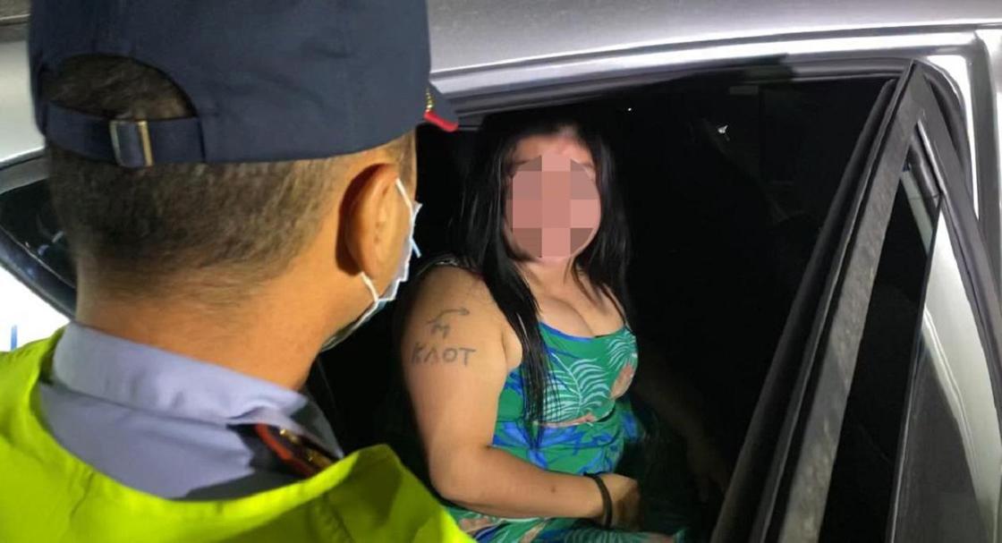 Пойманные на улице проститутки возмутились, что им не дают работать в Шымкенте (фото)