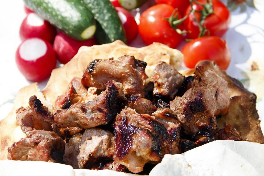 Как приготовить вкусный шашлык в духовке: три рецепта Как приготовить вкусный шашлык в духовке: три рецепта