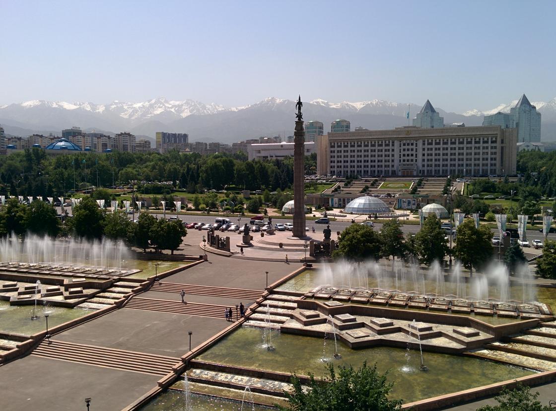 Площадь Республики в Алматы