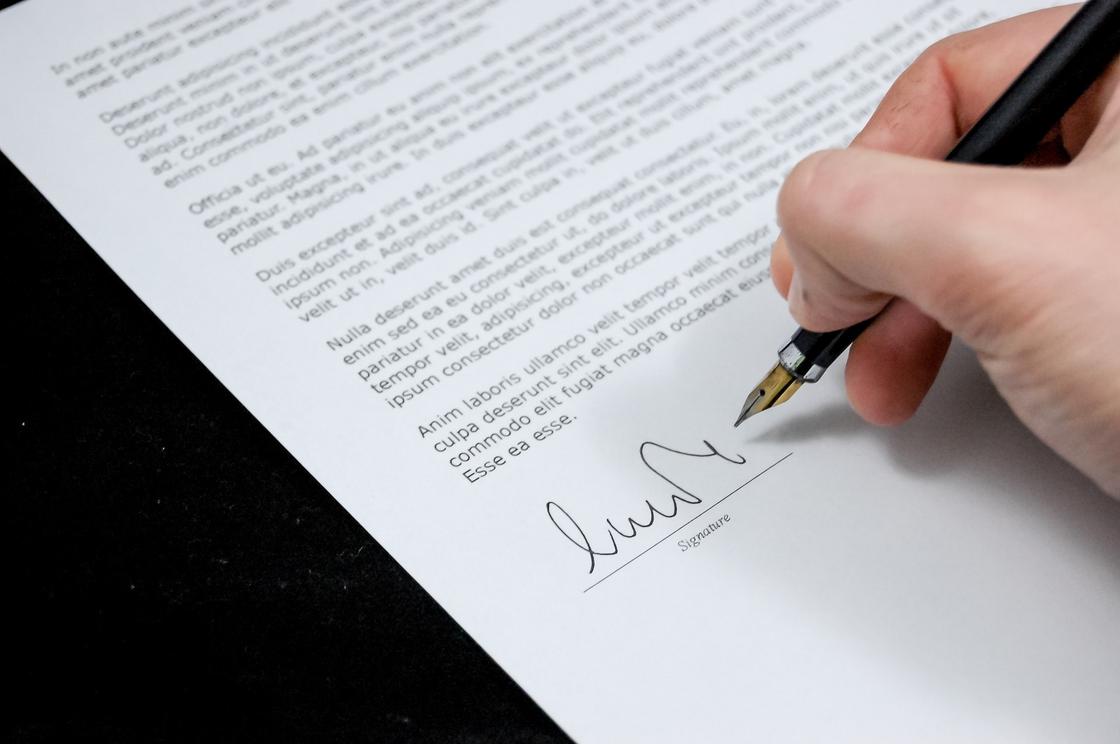 Проставление подписи на договоре