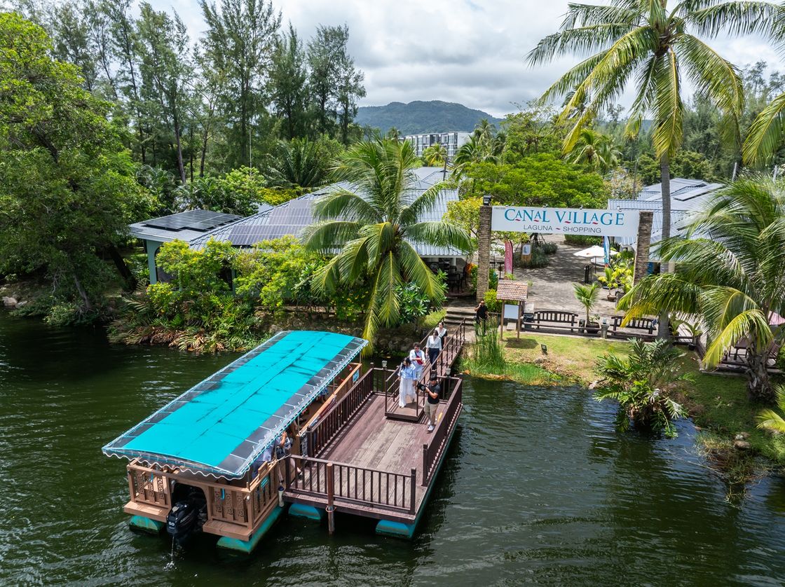Laguna Phuket ішінде серуендеуге арналған қайық